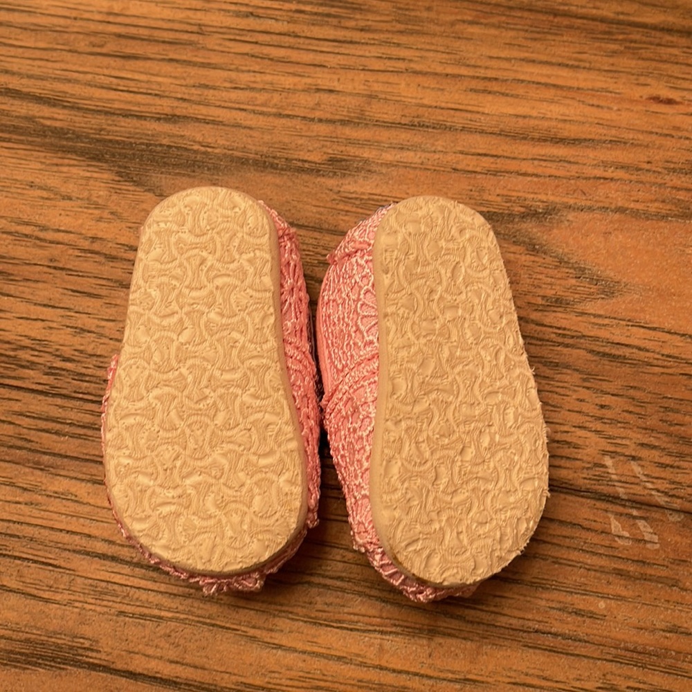 TOMS - Picture 2 of 3
